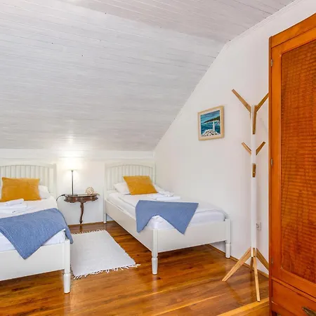 Feriehus Awesome In Risika