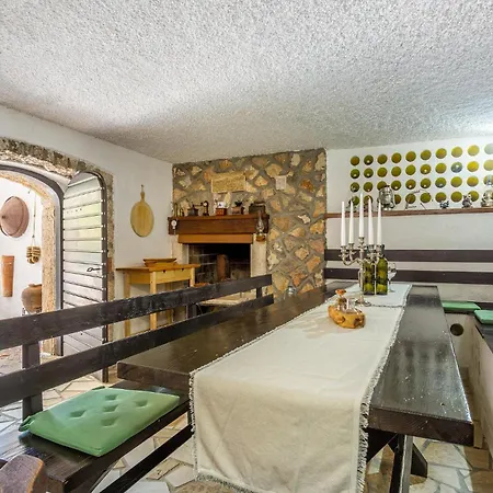 Ferienhaus Awesome In Risika